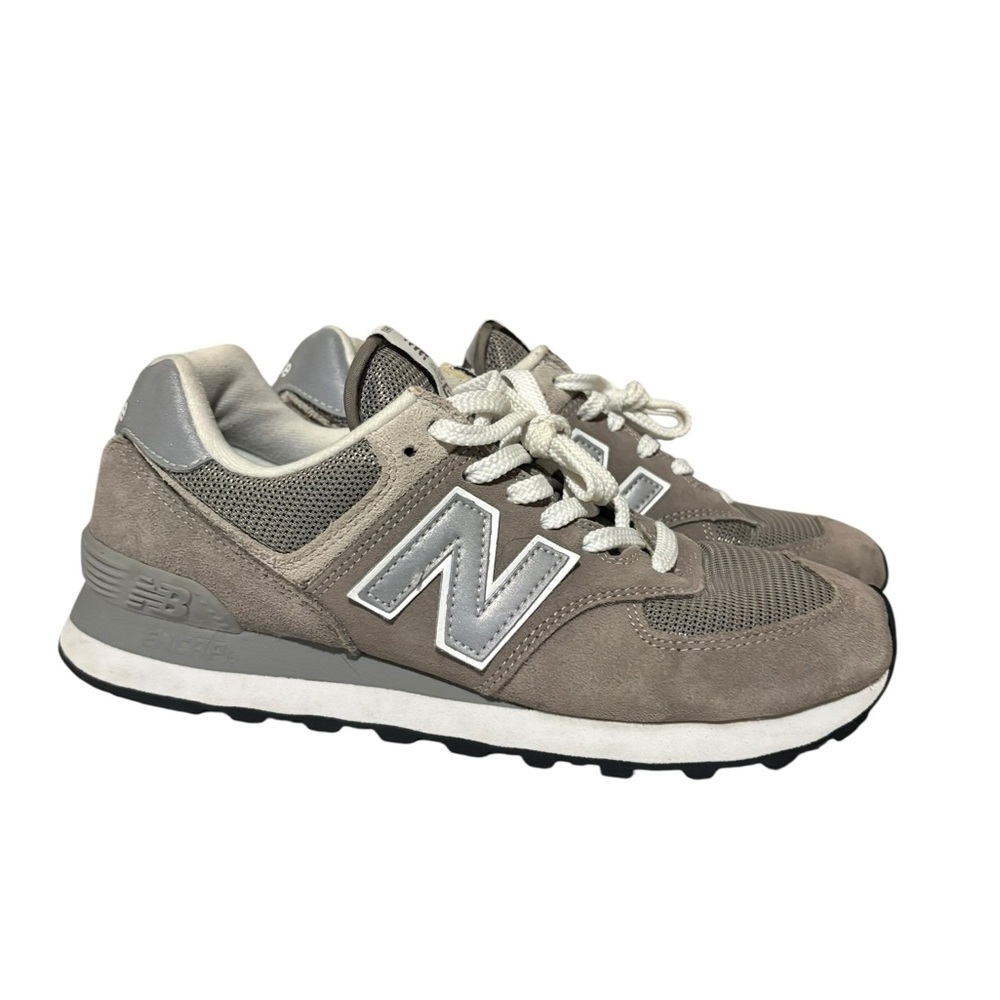 New Balance 574 Athletic Shoe Size 8 Grey